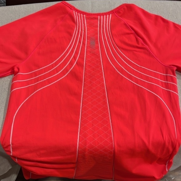 Athleta Finish Fast Line Tee Red It Neon Athletic Size Large - Picture 3 of 4